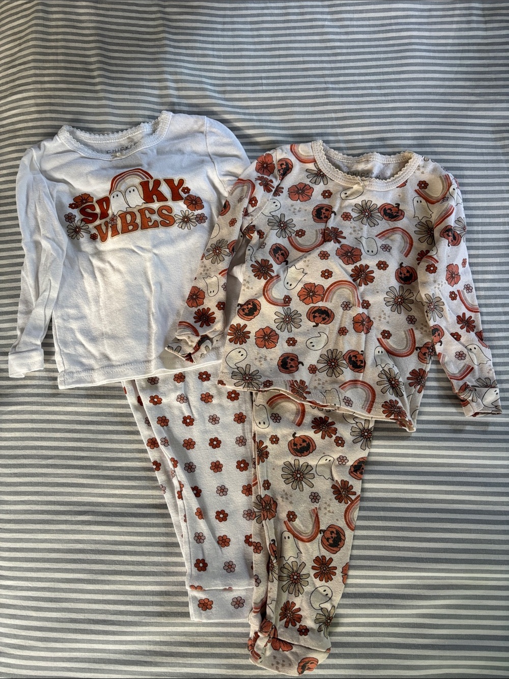 chick pea White & Rust Halloween Pajama Set with Ghosts & Pumpkins